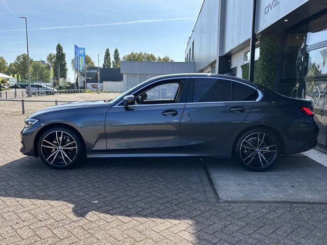 BMW 3-SERIE 320i Executive | Sportline | Carplay | 19" LMV |