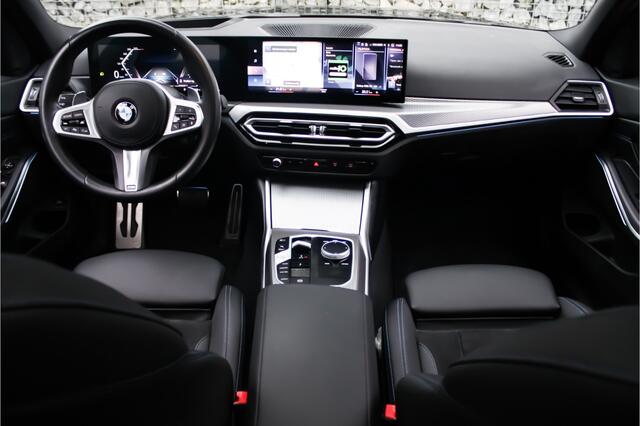BMW 3-SERIE Touring 320i High Executive | Pano | Trekhaak | Sfeer | HuD |