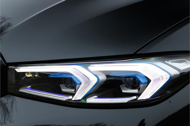 BMW 3-SERIE Touring 320i High Executive | Pano | Trekhaak | Sfeer | HuD |