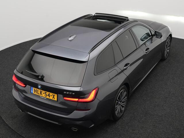 BMW 3-SERIE Touring 330e M Sport Plug In Hybrid Dealer O.H. PHEV | Panodak | Lederen Sportstoelen Verwarmd | Adaptive Cruise | Navigatie | Apple Carplay | Camera | DAB | Sfeerverlichting |