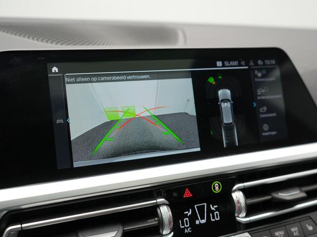 BMW 3-SERIE Touring 330e M Sport Plug In Hybrid Dealer O.H. PHEV | Panodak | Lederen Sportstoelen Verwarmd | Adaptive Cruise | Navigatie | Apple Carplay | Camera | DAB | Sfeerverlichting |