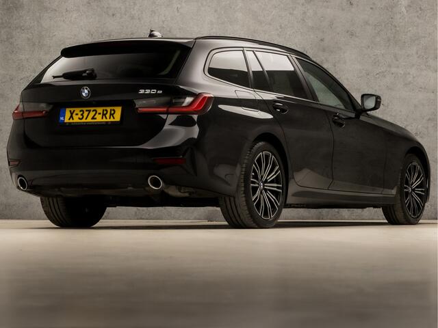 BMW 3-SERIE Touring 330e xDrive High Executive 293Pk Automaat (APPLE CARPLAY, DEALER ONDERHOUDEN, GROOT NAVI, CAMERA, STOELVERWARMING, LEDEREN SPORTSTOELEN, ELEK ACHTERKLEP, GETINT GLAS, VIRTUAL COCKPIT, LANE ASSIST, NIEUWSTAAT)