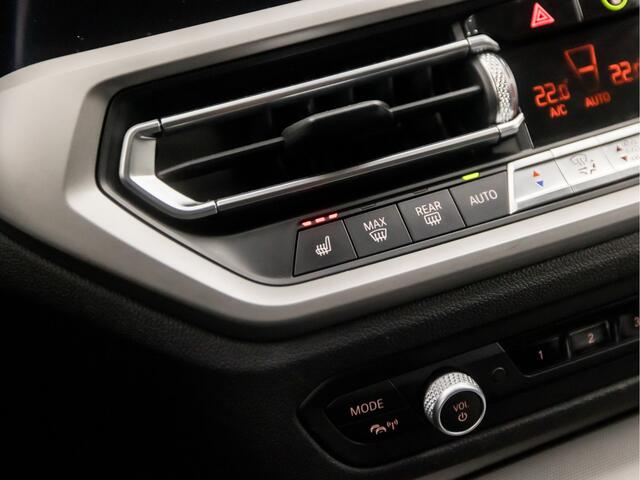 BMW 3-SERIE Touring 330e xDrive High Executive 293Pk Automaat (APPLE CARPLAY, DEALER ONDERHOUDEN, GROOT NAVI, CAMERA, STOELVERWARMING, LEDEREN SPORTSTOELEN, ELEK ACHTERKLEP, GETINT GLAS, VIRTUAL COCKPIT, LANE ASSIST, NIEUWSTAAT)