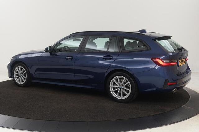 BMW 3-SERIE 318i Business Edition | Stoelverwarming | Camera | Carplay | Live Cockpit | Full LED | Navigatie | Dodehoek detectie | Climate control