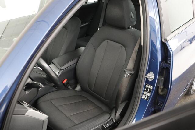 BMW 3-SERIE 318i Business Edition | Stoelverwarming | Camera | Carplay | Live Cockpit | Full LED | Navigatie | Dodehoek detectie | Climate control