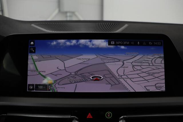 BMW 3-SERIE 318i Business Edition | Stoelverwarming | Camera | Carplay | Live Cockpit | Full LED | Navigatie | Dodehoek detectie | Climate control