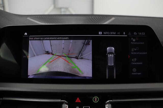BMW 3-SERIE 318i Business Edition | Stoelverwarming | Camera | Carplay | Live Cockpit | Full LED | Navigatie | Dodehoek detectie | Climate control