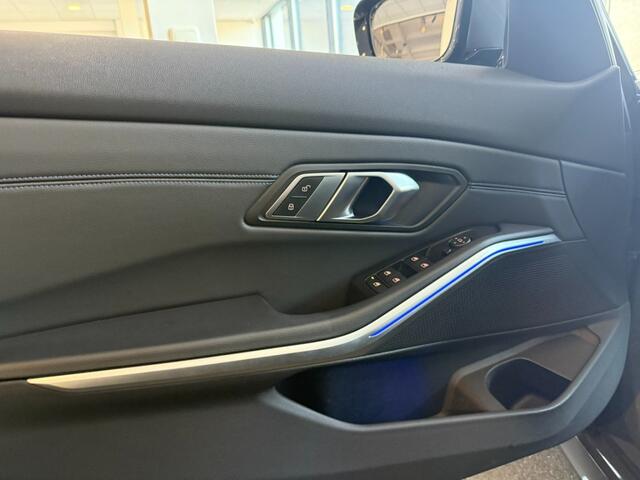 BMW 3-SERIE 320i M-Sport,LED,NaviPro,Lane Ass.,Half Leder,Carpay,Clima,Cruis