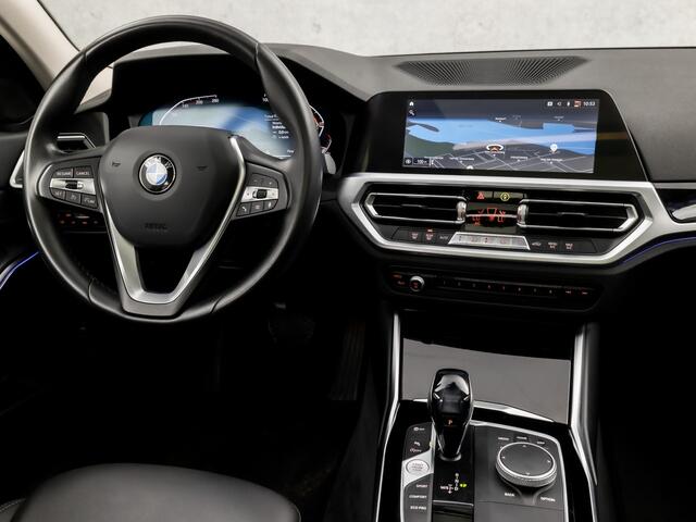 BMW 3-SERIE Touring 318i Executive Sportline 157Pk Automaat (PANORAMADAK, APPLE CARPLAY, GROOT NAVI, DEALER ONDERHOUDEN, LEDEREN SPORTSTOELEN, ELEK ACHTERKLEP, TREKHAAK, GETINT GLAS, NIEUWSTAAT)