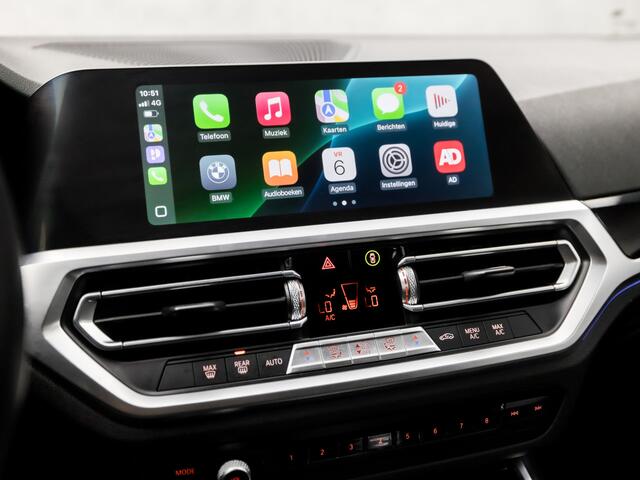 BMW 3-SERIE Touring 318i Executive Sportline 157Pk Automaat (PANORAMADAK, APPLE CARPLAY, GROOT NAVI, DEALER ONDERHOUDEN, LEDEREN SPORTSTOELEN, ELEK ACHTERKLEP, TREKHAAK, GETINT GLAS, NIEUWSTAAT)