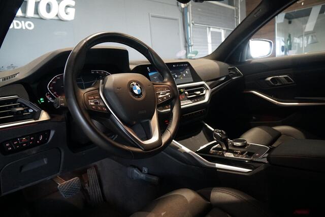 BMW 3-SERIE Touring 318i High Executive *INCL. BTW* + HEAD-UP / SPORTSTOEL