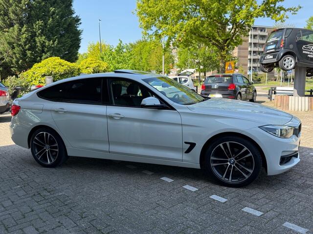 BMW 3-SERIE 320I Centennial Executive Automaat Panoramadak