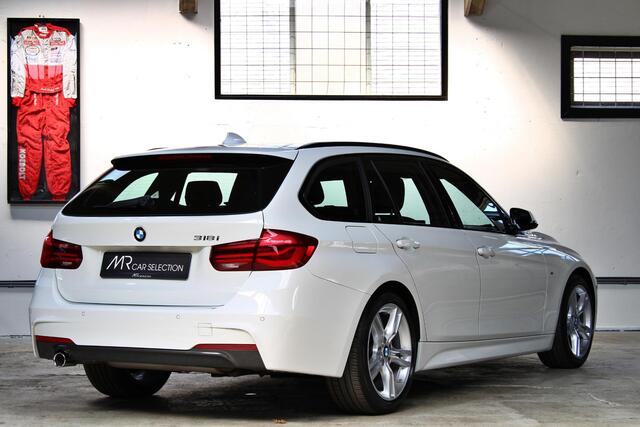 BMW 3-SERIE Touring 318i M Sport Corporate Lease | M-Sport | 18 inch | Panoramadak | Leder | NL auto | BTW |