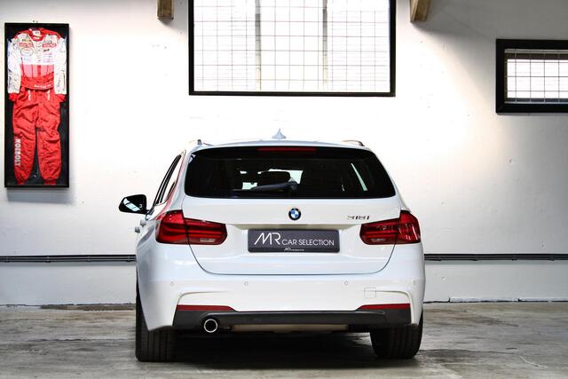 BMW 3-SERIE Touring 318i M Sport Corporate Lease | M-Sport | 18 inch | Panoramadak | Leder | NL auto | BTW |