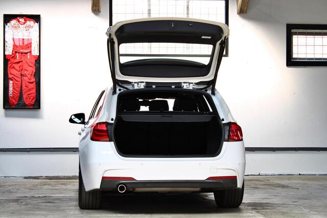 BMW 3-SERIE Touring 318i M Sport Corporate Lease | M-Sport | 18 inch | Panoramadak | Leder | NL auto | BTW |