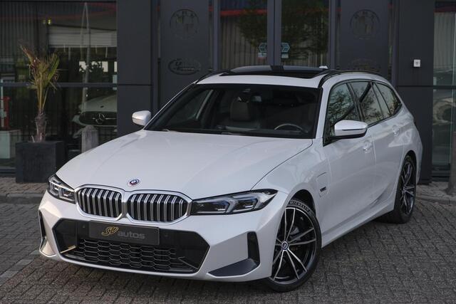 BMW 3-SERIE Touring 330e M-sport 292pk Facelift Panoramadak Trekhaak Harman/Kardon Head-up Leder 19" LMV