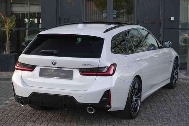 BMW 3-SERIE Touring 330e M-sport 292pk Facelift Panoramadak Trekhaak Harman/Kardon Head-up Leder 19" LMV