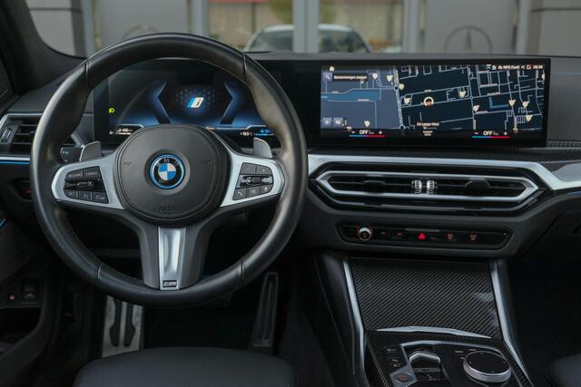 BMW 3-SERIE Touring 330e M-sport 292pk Facelift Panoramadak Trekhaak Harman/Kardon Head-up Leder 19" LMV