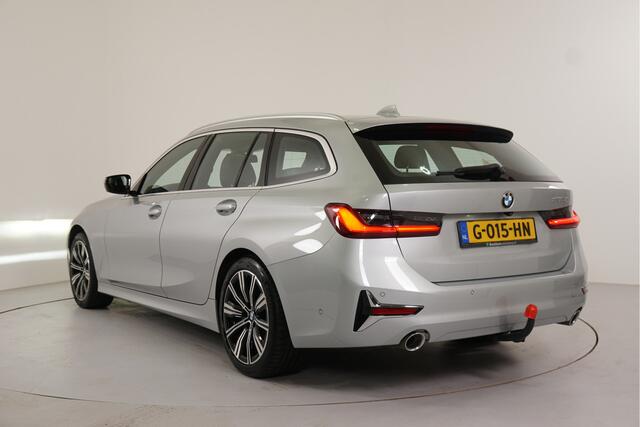 BMW 3-SERIE Touring 320d Corporate High Executive | Trekhaak | HUD | Pano | Leer | Camera | Dodehoek | El. achterklep |