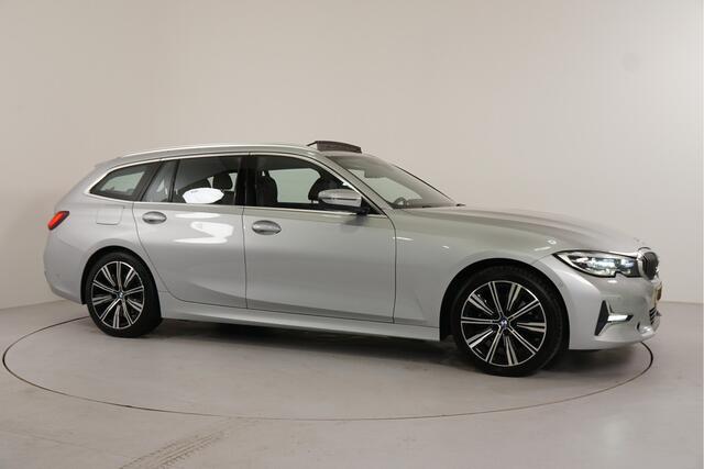 BMW 3-SERIE Touring 320d Corporate High Executive | Trekhaak | HUD | Pano | Leer | Camera | Dodehoek | El. achterklep |