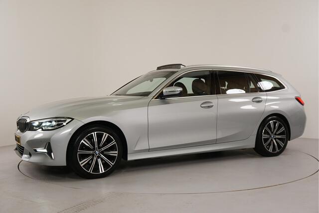 BMW 3-SERIE Touring 320d Corporate High Executive | Trekhaak | HUD | Pano | Leer | Camera | Dodehoek | El. achterklep |