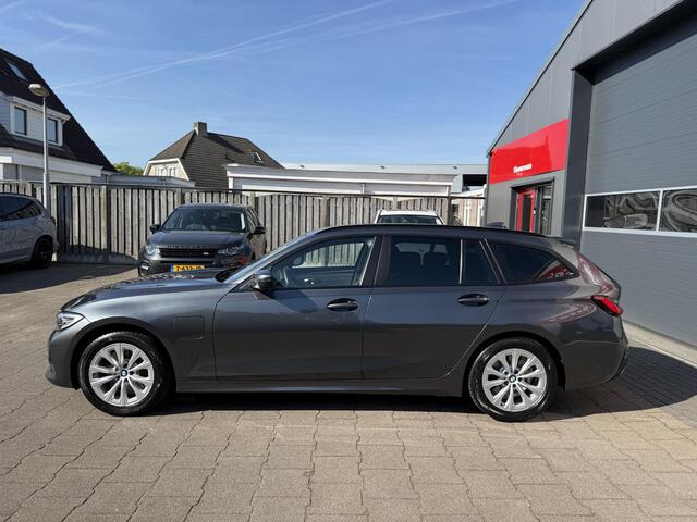 BMW 3-SERIE Touring 330e Business Edition Plus