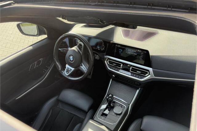 BMW 3-SERIE Touring 330e M-Sport - Panoramadak - Laser - ACC - 360 camera - HUD - Shadow Line - Rijklaar