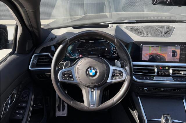 BMW 3-SERIE Touring 330e M-Sport - Panoramadak - Laser - ACC - 360 camera - HUD - Shadow Line - Rijklaar