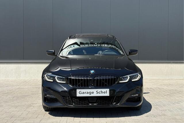 BMW 3-SERIE Touring 330e M-Sport - Panoramadak - Laser - ACC - 360 camera - HUD - Shadow Line - Rijklaar