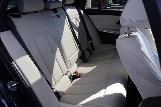 BMW 3-SERIE Touring 330e xDrive M Sportpakket | innovation Pack | Driving Assistant Professional | Easter