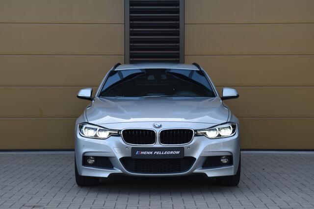 BMW 3-SERIE Touring 320i xDrive Centennial Executive * M Sportpakket * Elektrische trekhaak * Stoelverwarming * Dealer onderhouden *