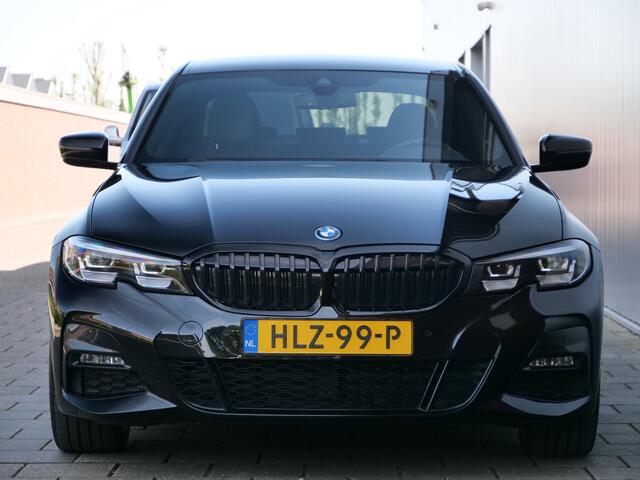 BMW 3-SERIE 330e High Executive Automaat M-Sport 19 Inch / Trekhaak / Privacy glas / M-pakket