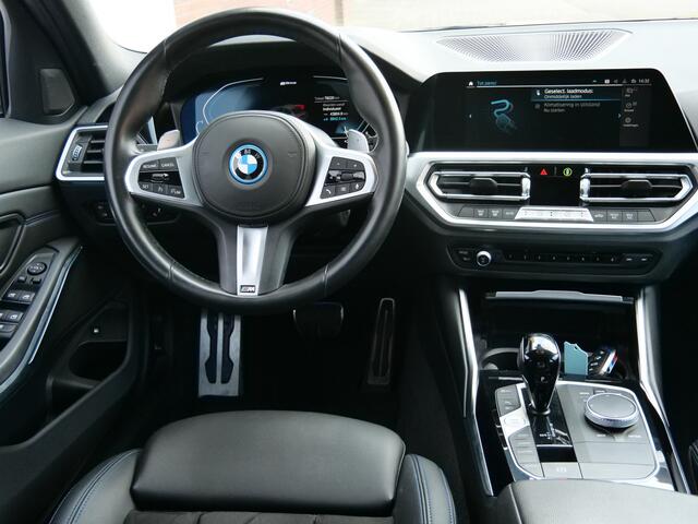 BMW 3-SERIE 330e High Executive Automaat M-Sport 19 Inch / Trekhaak / Privacy glas / M-pakket