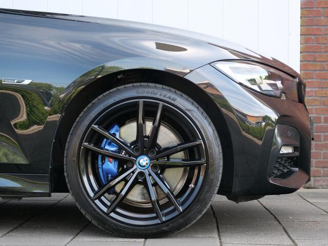 BMW 3-SERIE 330e High Executive Automaat M-Sport 19 Inch / Trekhaak / Privacy glas / M-pakket