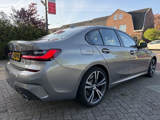 BMW 3-SERIE 330e eDrive Edition M-Sport, Schuifdak | 19inch | Camera