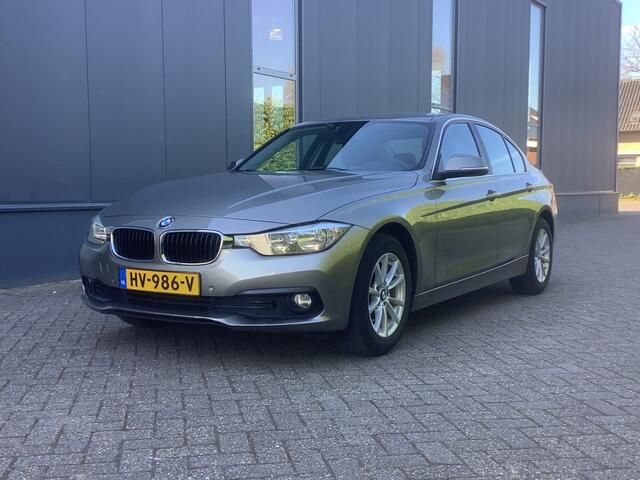 BMW 3-SERIE 318i Essential I Navi I PDC I Bluetooth