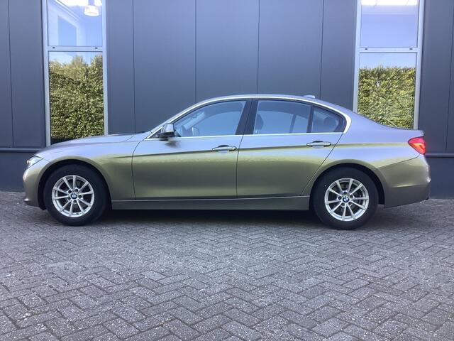 BMW 3-SERIE 318i Essential I Navi I PDC I Bluetooth