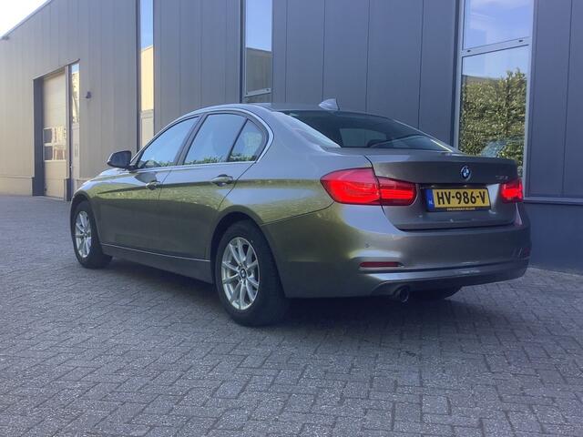 BMW 3-SERIE 318i Essential I Navi I PDC I Bluetooth