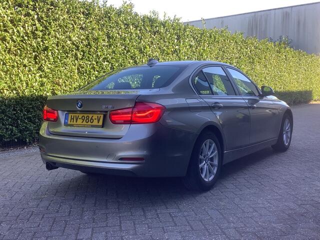BMW 3-SERIE 318i Essential I Navi I PDC I Bluetooth