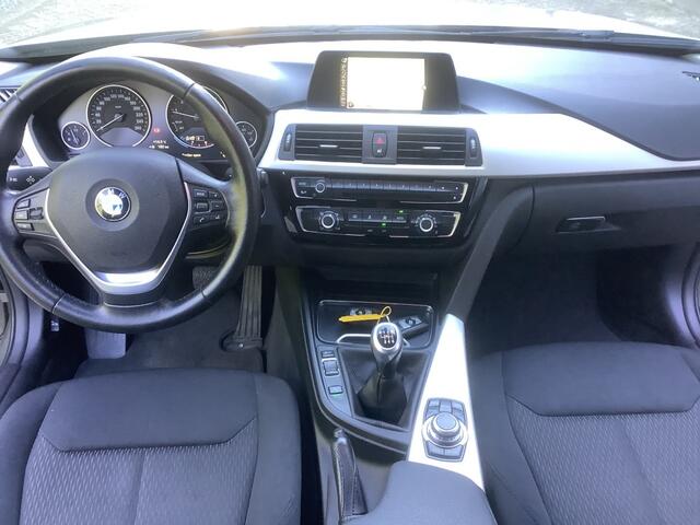 BMW 3-SERIE 318i Essential I Navi I PDC I Bluetooth