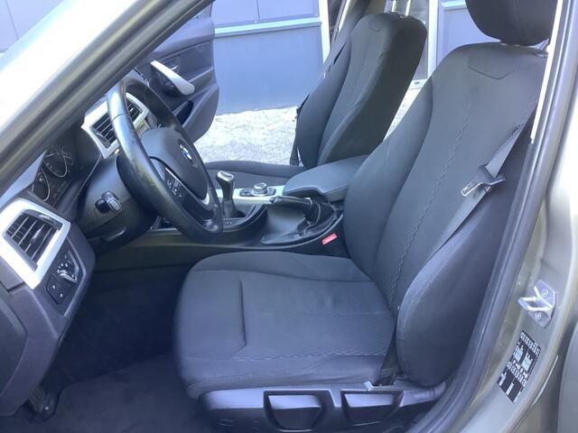 BMW 3-SERIE 318i Essential I Navi I PDC I Bluetooth