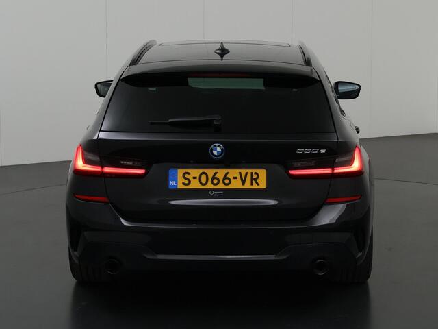 BMW 3-SERIE Touring 330e High Executive | M-Sport | LED | Panoramadak | ShadowLine | Sportstoelen | Standkachel | HUD | Ele. verstelbare stoelen + Geheugen | Camera | Apple CarPlay/Android Auto | Stoelverwarming | Adaptief Onderstel |