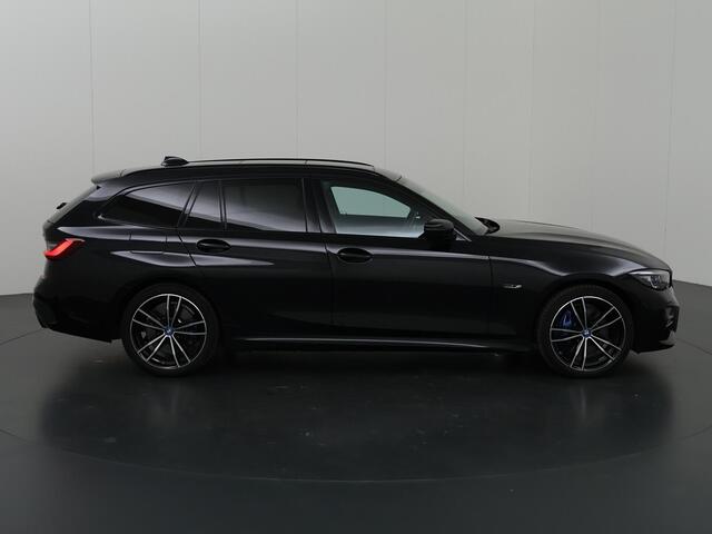 BMW 3-SERIE Touring 330e High Executive | M-Sport | LED | Panoramadak | ShadowLine | Sportstoelen | Standkachel | HUD | Ele. verstelbare stoelen + Geheugen | Camera | Apple CarPlay/Android Auto | Stoelverwarming | Adaptief Onderstel |