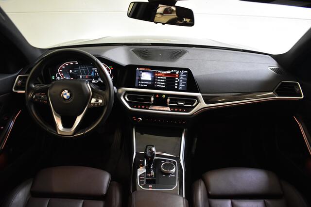 BMW 3-SERIE 318i AUT. EXECUTIVE EDITION LEDER/PDC/NAVI/SFEERVERL