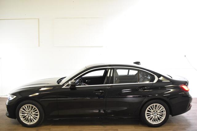 BMW 3-SERIE 318i AUT. EXECUTIVE EDITION LEDER/PDC/NAVI/SFEERVERL