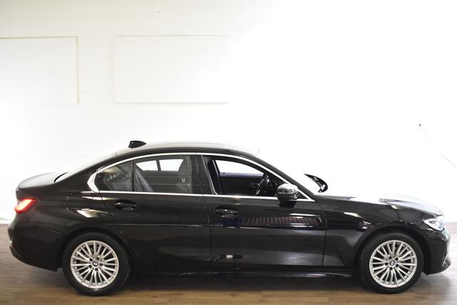 BMW 3-SERIE 318i AUT. EXECUTIVE EDITION LEDER/PDC/NAVI/SFEERVERL
