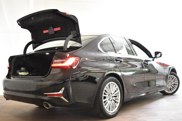 BMW 3-SERIE 318i AUT. EXECUTIVE EDITION LEDER/PDC/NAVI/SFEERVERL