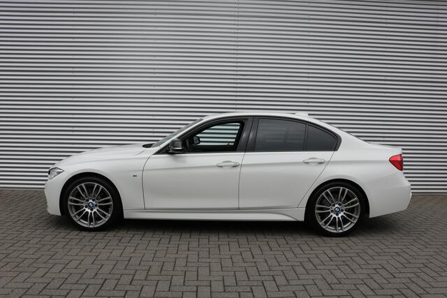 BMW 3-SERIE 340i M Sportpakket Aut 326PK (Sportinterieur Clima Cruise Full-Led 19InchM-Velg PrivacyGlass Pdc V+A)