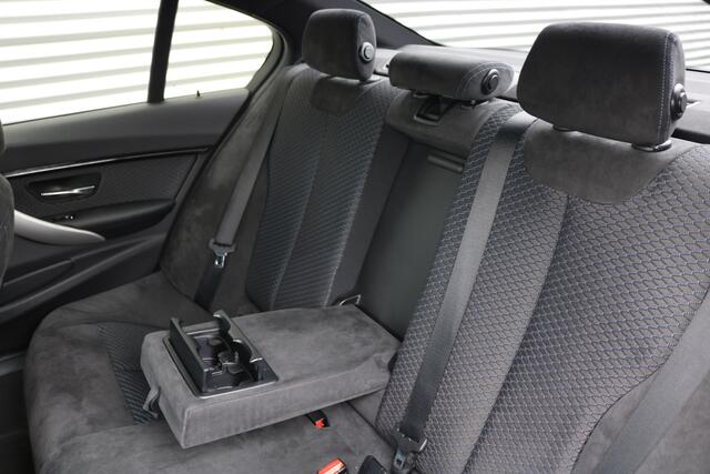 BMW 3-SERIE 340i M Sportpakket Aut 326PK (Sportinterieur Clima Cruise Full-Led 19InchM-Velg PrivacyGlass Pdc V+A)