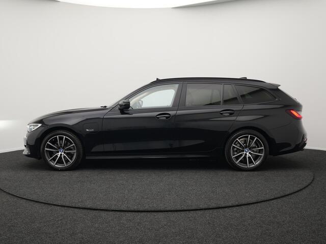 BMW 3-SERIE Touring 320e Sportline Plug In Hybrid Dealer O.H PHEV | Panodak | Lederen Sportstoelen Verwarmd | 18"L.M | Sfeerverlichting | Apple Carplay | HIFI | Virtual | LED |